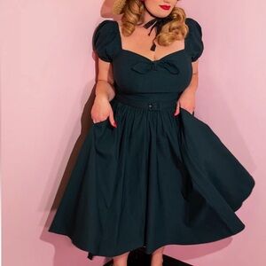 SWING DRESS IN HUNTER GREEN - VIXEN BY MICHELINE PITT - S M - EUC